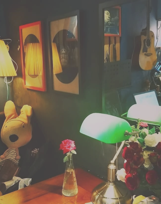 Warm and aesthetic cafe concept